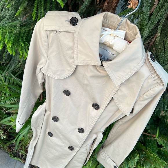 Banana Republic Beige Belter Trench Coat | XS | Removable Belt | Fully Lined - Picture 16 of 17